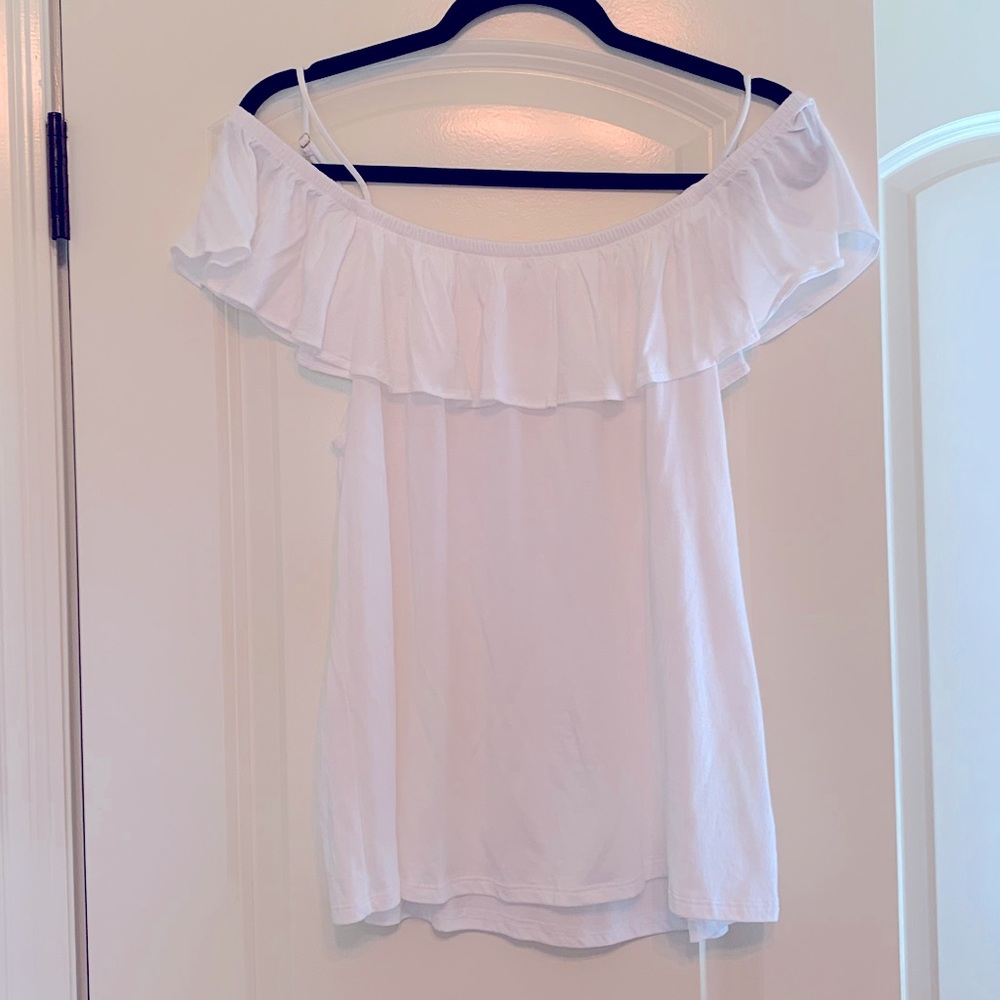 Lilly Pulitzer white top with unique shoulders!